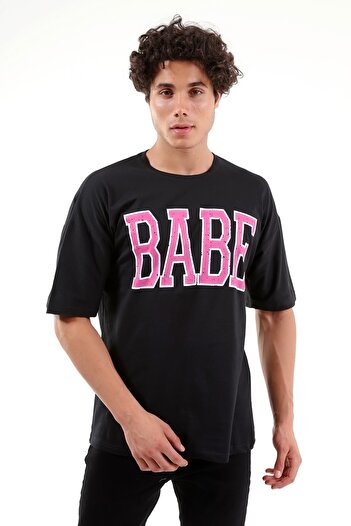 Mad&Calf Unisex Oversize Babe εμπριμέ μαύρο μπλουζάκι
