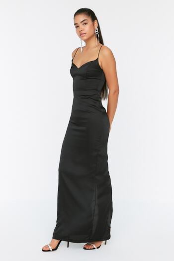 Trendyol Collection Černé detailní dlouhé večerní šaty TPRSS22AE0100