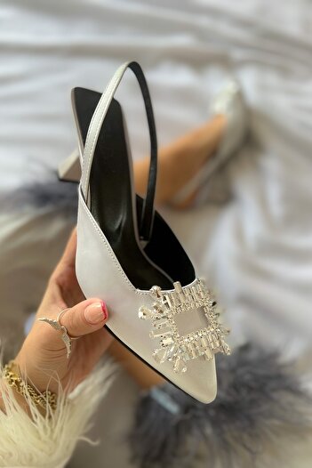 Shoebutik Ανοιχτό στιλέτο από ασημί σατέν πέτρα