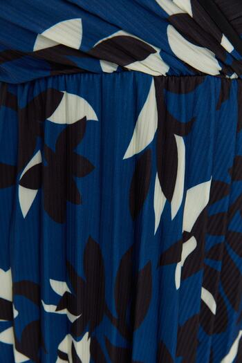 Trendyol Curve A-Line Blue Floral print Πλεκτό καλοκαιρινό φόρεμα με διπλό γιακά - TBBSS22AH00000