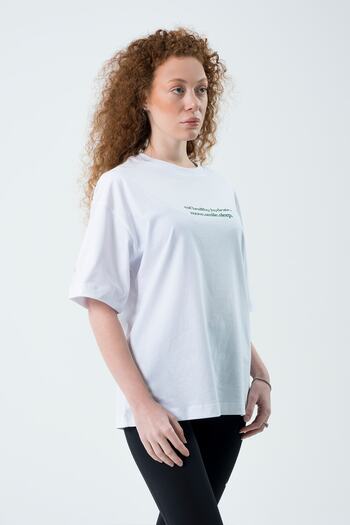 Eazy Co Eazy White Eat Healthy Unisex Extra Oversize εμπριμέ κοντομάνικο μπλουζάκι