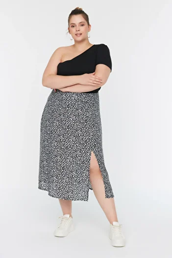 Trendyol Curve Black Slit Woven Viscose Skirt TBBSS22AZ0001
