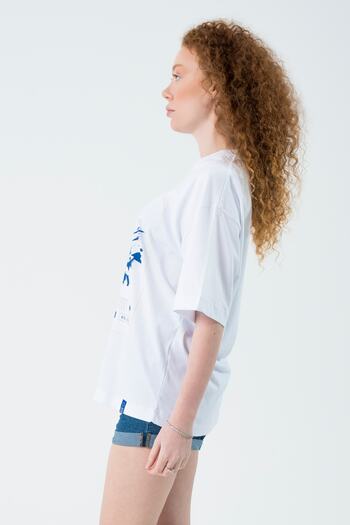 Eazy Co Eazy White Look Into Unisex Extra Oversize εμπριμέ κοντομάνικο μπλουζάκι