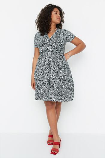 Trendyol Curve Black V-Neck Floral Print Stakter Knitted Plus Size Dress Tbbss22El1638