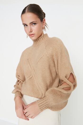 Trendyol Collection Pulover de tricotaj cu guler stand bej cu textura moale/decupaj TWOAW22KZ0214