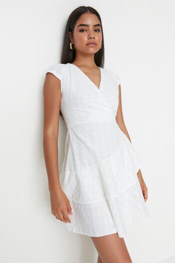 Trendyol Collection Λευκό Κέντημα Υφαντό Φόρεμα TWOSS22EL00700