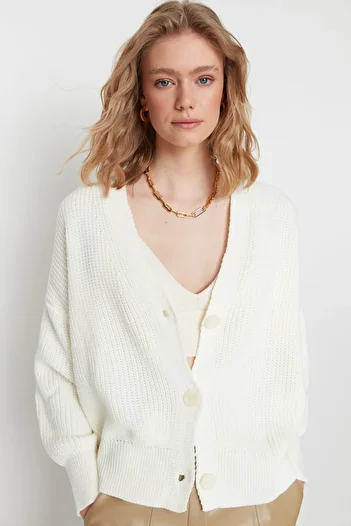 Trendyol Collection Ecru Wide Fit V-Neck Knitwear Cardigan TWOAW20HI0215