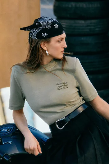 Trendyol Collection X Sagaza Studio Khaki polstrované tričko TPRSS22TS00000