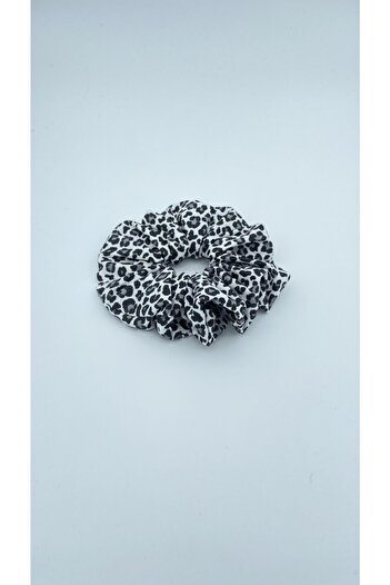 White Alamode Leopard Patterned Black and White Bagel Buckle