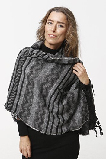 Vemod Women's Gray Shawl