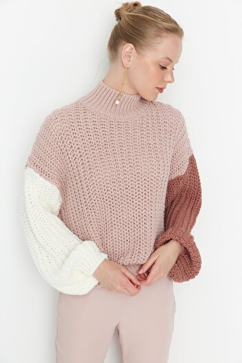 Trendyol Collection Puderfarbener, weich strukturierter Strickpullover mit Farbblockdesign und weiter Passform TWOAW21KZ0271