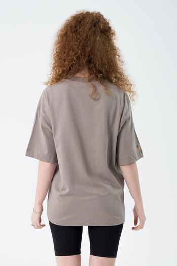Eazy Co Eazy Stone Grey Happy Flowers Unisex Extra Oversize εμπριμέ κοντομάνικο μπλουζάκι