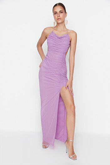 Trendyol Collection Dlouhé večerní šaty s fialovým detailem TPRSS22AE0131