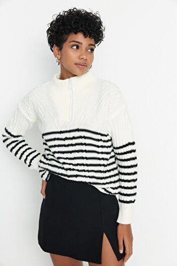 Trendyol Collection Ecru Wide Fit Knitwear Sweater TWOAW22KZ0020
