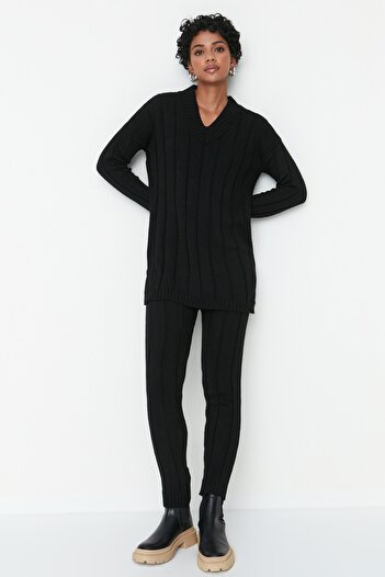 Trendyol Collection Black Oversize V-Neck Sweater Trousers Knitwear Top and Bottom Set TWOAW22AU0229