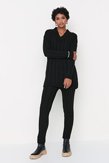Trendyol Collection Black Oversize V-Neck Sweater Trousers Knitwear Top and Bottom Set TWOAW22AU0229