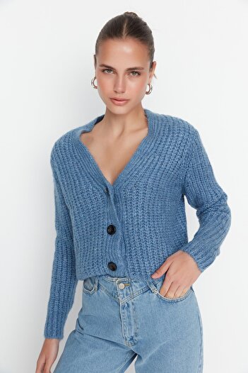 Trendyol Collection Modrý základní pletený svetr s měkkou texturou TWOAW20HI0214