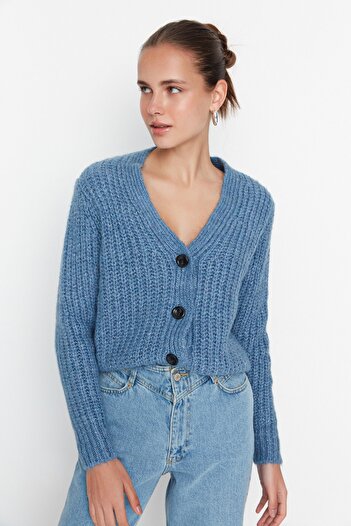 Trendyol Collection Modrý základní pletený svetr s měkkou texturou TWOAW20HI0214