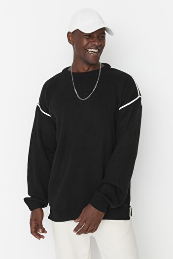 Trendyol Collection Crew Neck Black Knitwear Sweater - Oversize, Piping Detail TMNAW22KZ0142