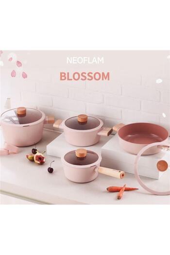 NEOFLAM Blossom Cast Aluminum Ceramic Coating Shallow Pot with Glass Lid 24 Cm