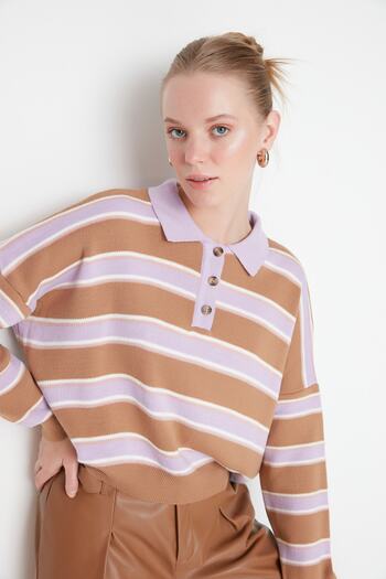 Trendyol Collection Трикотажен пуловер с поло деколте с камилски райета - Twoaw22Kz0217