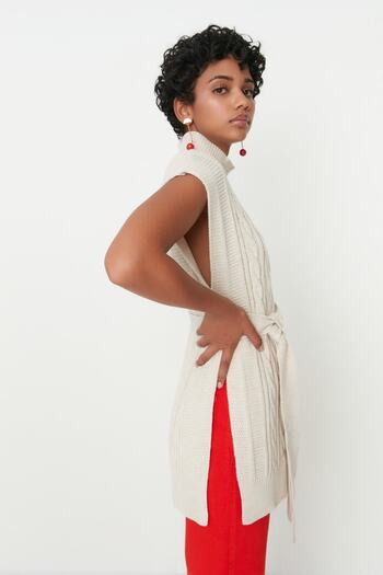 Trendyol Collection Weit geschnittener Woll-Strickanzug mit Gürtel in Stein TWOAW22BZ0031
