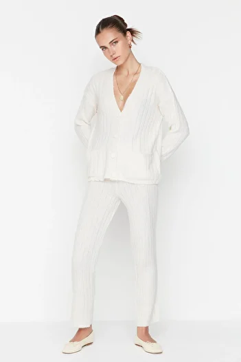 Trendyol Collection Soft Textured Wide Fit Ecru Knitwear Set - TWOAW22AU0128