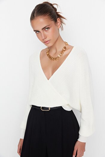 Trendyol Collection Ecrufarbener zweireihiger Strickpullover TWOAW21KZ1277