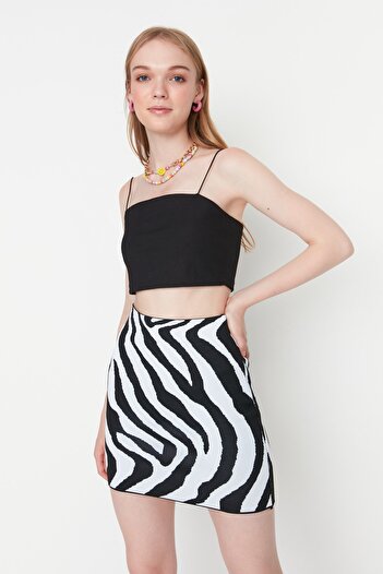 Trendyol Collection Чорна спідниця-трико з анімалістичним малюнком TWOAW23ET00065
