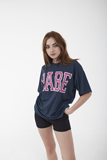 Mad&Calf Μπλουζάκι Unisex Oversize Babe με εμπριμέ Loose Cut