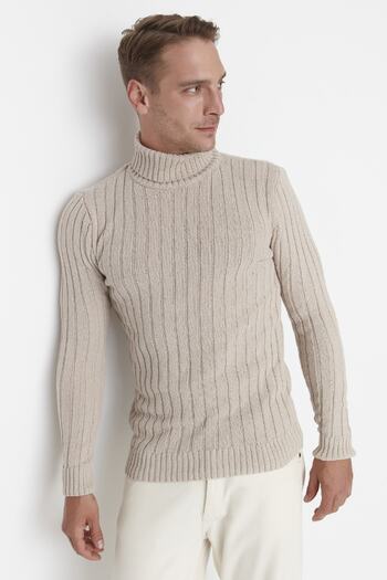 Trendyol Collection Slim-Fit-Strickpullover mit Rollkragen – Ecru TMNAW21KZ0392