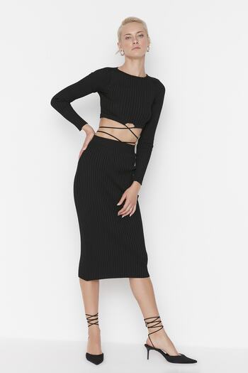 Trendyol Collection Czarny superkrótki komplet spódniczkowy z dzianiny z topem i dołem TWOAW22EL0543