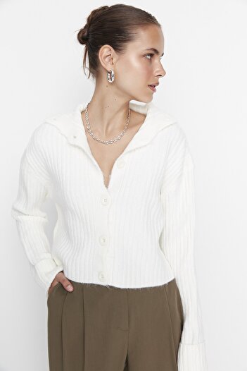 Trendyol Collection Soft Ecru Crop Top Collar Knitwear Cardigan