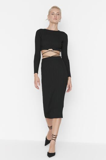 Trendyol Collection Czarny superkrótki komplet spódniczkowy z dzianiny z topem i dołem TWOAW22EL0543