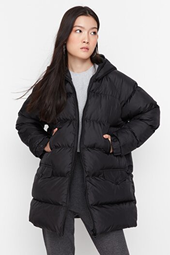 Trendyol Collection Μαύρη κουκούλα υδατοαπωθητικό πουπουλένιο παλτό TWOAW23MO00249