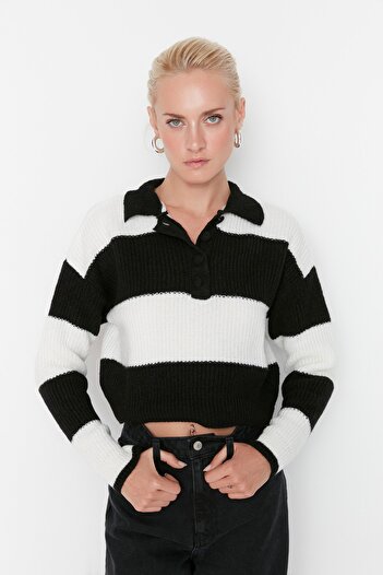 Trendyol Collection Pulover de tricotaj negru cu culoare blocată - Textură moale TWOAW22KZ0226