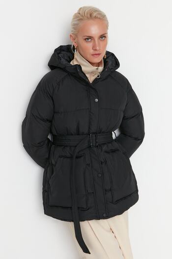 Trendyol Collection Jachetă neagră cu glugă și centură hidrofugă TWOAW23MO00188