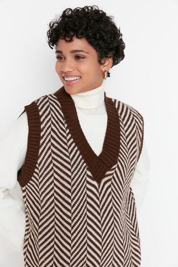 Trendyol Modest Brown Striped V-Neck Knitwear Sweater TCTAW22UV0021