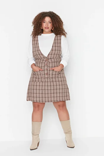 Trendyol Curve Καφέ μοτίβο υφαντό φόρεμα Gilet TBBSS22EL00040