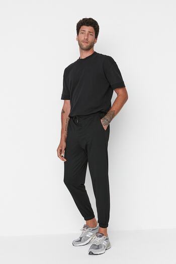 Trendyol Collection Μαύρο φαρδύ παντελόνι φούτερ με φαρδιά εφαρμογή TMNAW22EA0160