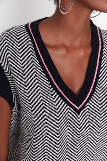 Trendyol Collection Geometric Patterned Navy Blue Knitwear Sweater - V-Neck TWOAW22BZ0051