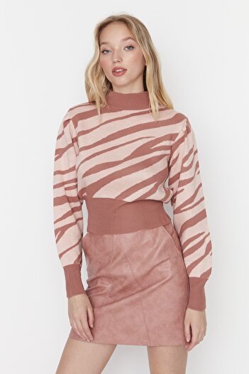 Trendyol Collection Dusty Rose Zebra gemusterter Crop-Strickpullover TWOAW21KZ0010