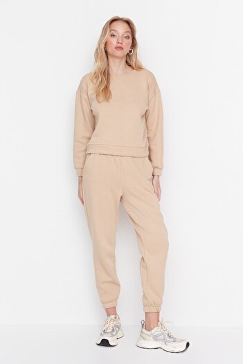 Trendyol Collection Μπεζ κανονική/κανονική εφαρμογή Basic χοντρό φλις πλεκτό σετ γυμναστικής TWOAW23EM00001