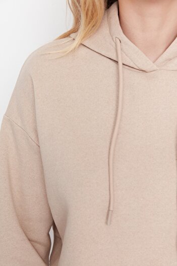 Trendyol Collection Μπεζ με κουκούλα Loose Crop Thick Fleece εσωτερικά πλεκτό φούτερ TWOAW23SW00203