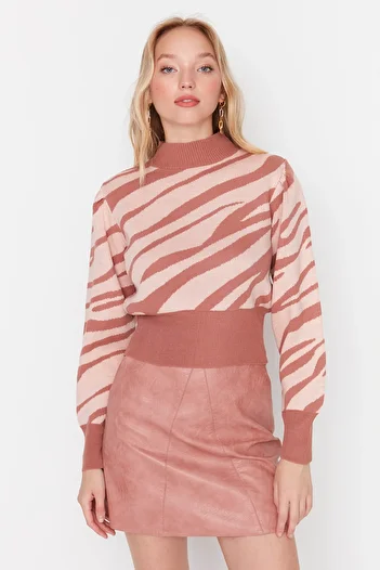 Trendyol Collection Dusty Rose Zebra gemusterter Crop-Strickpullover TWOAW21KZ0010