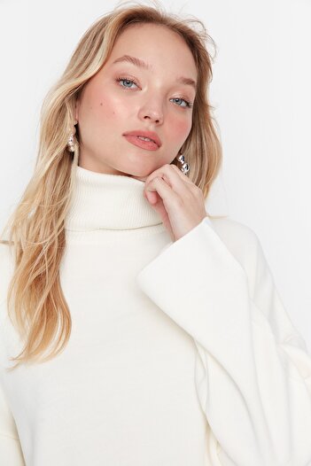 Trendyol Collection Wide Fit Ecru Knitwear Sweater - Twoaw23Kz00206