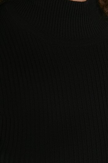 Trendyol Curve Schwarzer dünner Strickpullover mit halbem Rollkragen TBBAW23AN00022