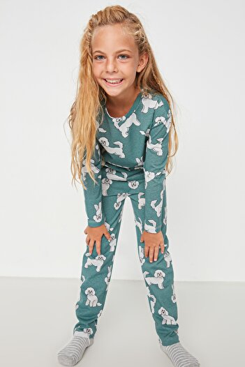 TRENDYOLKIDS Kék mintás bőrnyakú lány pizsama szett TKDAW23PT00043
