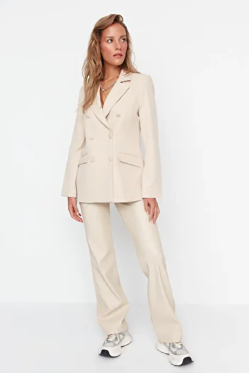 Trendyol Collection Gewebte Blazerjacke mit normalem Futter in Stein TWOSS21CE0137