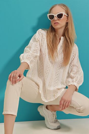 Trend Alaçatı Stili Women's Ecru Collar Scalloped and Embroidered Linen Woven Blouse ALC-X9012